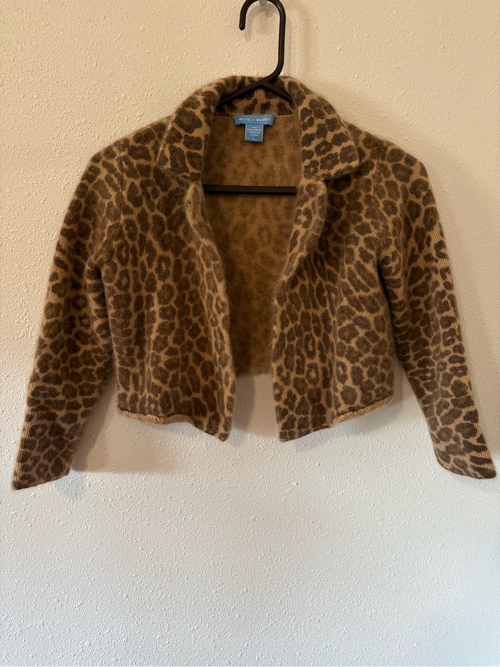 White + Warren cashmere leopard-print cropped cardigan